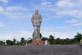 Bộ Văn hóa lấy ý kiến xây 14 tượng đài Bác Hồ