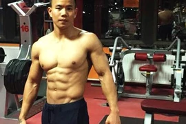 Bài tập gym đơn giản để có cơ bụng 8 múi của một 9X