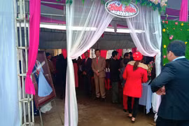 Đám cưới tại trụ sở UB xã