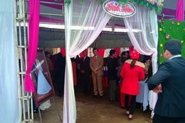 Đám cưới tại trụ sở UB xã