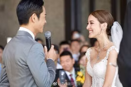 Trịnh Gia Dĩnh hôn HH Trần Khải Lâm ngọt ngào trong lễ cưới