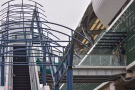 Sát ngày khai thác, đường sắt Cát Linh - Hà Đông vẫn ngổn ngang