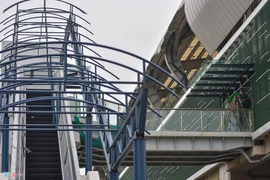 Sát ngày khai thác, đường sắt Cát Linh - Hà Đông vẫn ngổn ngang