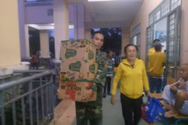 Những con người thầm lặng giúp dân trong cơn bão số 9