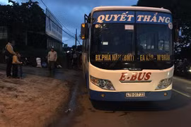 Bé trai 5 tuổi bị xe buýt cán tử vong khi vừa bước xuống xe