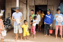 Người phụ nữ 16 lần sinh con ở miền Tây