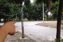 Hà Nội: Bắt cóc trẻ em trắng trợn ngay trước nhà