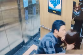 Xử phạt kẻ sàm sỡ cô gái trong thang máy 200.000 đồng: "Như một trò hề"