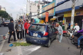 Đọc gì hôm nay 4/1: Mượn ô tô con trai lái thử, ông bố gây tai nạn liên hoàn