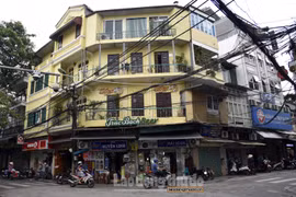 Phố cổ Hà Nội "khoác áo mới" thú vị