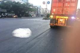 Đi bộ trên QL51, người đàn ông vô danh bị container cán chết