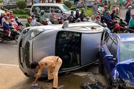 Ô tô 'điên' gây tai nạn liên hoàn, 6 người bị thương