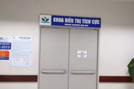 Bị bỏ quên trên xe đưa đón học sinh, bé 3 tuổi nhập viện