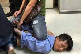 Thoát y, mang súng, chửi nhân viên và những vụ "đại náo" sân bay gây xôn xao