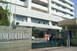 Vợ và con tử vong, chồng nguy kịch nghi do ngộ độc khi đi du lịch