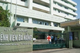 Vợ và con tử vong, chồng nguy kịch nghi do ngộ độc khi đi du lịch