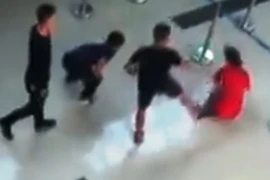 Khách say rượu xúc phạm, hành hung nhân viên sân bay Thọ Xuân