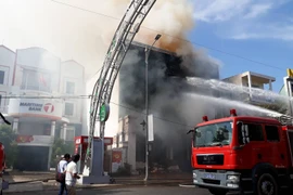 Cháy quán bar tại Đà Nẵng, hàng chục người tháo chạy