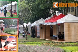Người dân Thủ đô “đội” mưa rét đi xin chữ ông đồ