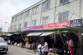 Tân Hùng Minh “xẻ thịt” Khu thể thao Ninh Hiệp làm ki ốt: Vì sao chưa xử lý?