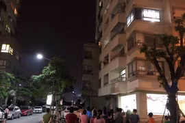 Người phụ nữ rơi từ tầng 16 chung cư xuống đất tử vong