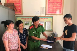 Nữ lao công nhặt được 20 triệu đồng mang trả lại người đánh rơi