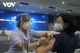 Dịch Covid-19 đã được kiểm soát, có cần thiết phải tiêm mũi vaccine nhắc lại?