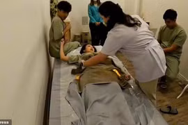 Nữ người mẫu bị bỏng vì phương pháp dùng nhiệt hỗ trợ tiêu hóa