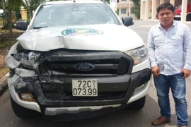 Tài xế ôtô tông 3 người rồi bỏ chạy