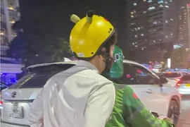 'Tóm gọn' cảnh Ngô Kiến Huy đi xe ôm, mũ Pikachu nổi nhất phố