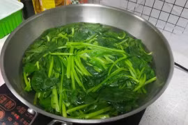 Những loại rau cần chần trước khi nấu, nếu không dễ 'ngộ độc'