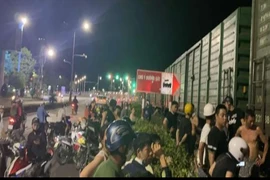 Băng qua đường sắt, người đàn ông bị tàu hàng tông nguy kịch ở Huế