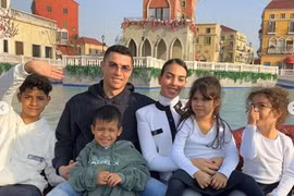 Loạt ảnh mới về siêu sao Cristiano Ronaldo ở thủ đô Ả Rập Saudi