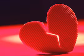 Biết tôi mồ côi, mẹ người yêu muốn tôi phải chia tay anh ấy