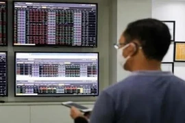 Vỡ nợ, dân tràn vào dinh thự tổng thống và thủ tướng tìm tiền