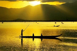 Hồ Lắk thơ mộng giữa đại ngàn Tây Nguyên