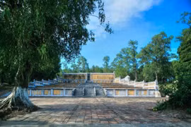 Video: Bí ẩn lăng mộ của vua Gia Long khiến hậu thế kinh ngạc