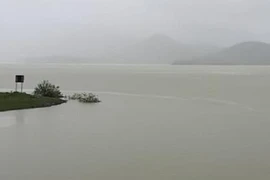 Nước lũ ào ạt đổ về, hồ Kẻ Gỗ lên phương án xả lũ