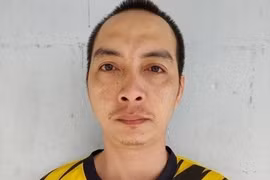 Mang súng đi đòi nợ bị người dân khống chế, giao cho công an