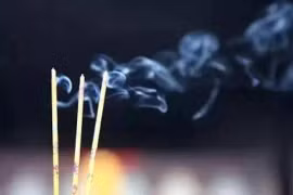 Từ xưa người ta đốt ba nén hương, ba nén hương tượng trưng điều gì?