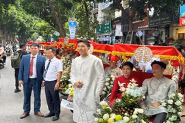 Đoàn Văn Hậu bảnh bao cùng dàn xích lô hỏi cưới Doãn Hải My