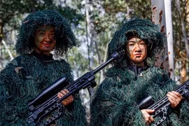 Cảnh sát cơ động phòng chống khủng bố huấn luyện trong giá rét