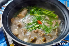 Làm vịt om sấu thêm nước nóng hay nước lạnh? 