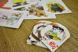 Bao lì xì được tái chế từ lịch cũ, nhìn phát mê