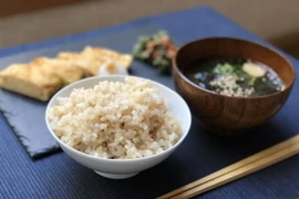 Vì sao bỏ cơm để giảm cân nhưng đường huyết vẫn tăng?