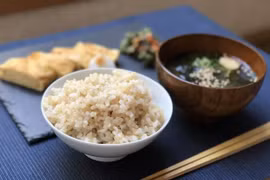 Vì sao bỏ cơm để giảm cân nhưng đường huyết vẫn tăng?