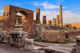 Người phụ nữ phải trả lại món cổ vật đã đánh cắp sau 15 năm 