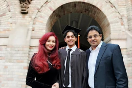 Hoa hậu Việt Nam hôn nhân viên mãn: Người đẹp biết 4 ngoại ngữ giờ ở đâu?