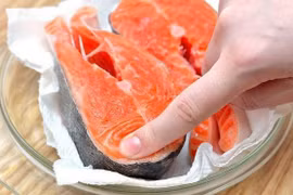 Những cách rã đông thịt nhanh không ngờ và cực dễ làm