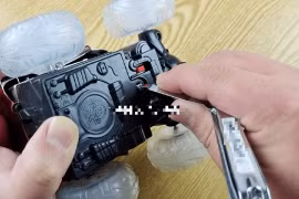 "Lỗ tròn nhỏ' ở dưới đáy bấm móng tay có công năng ẩn